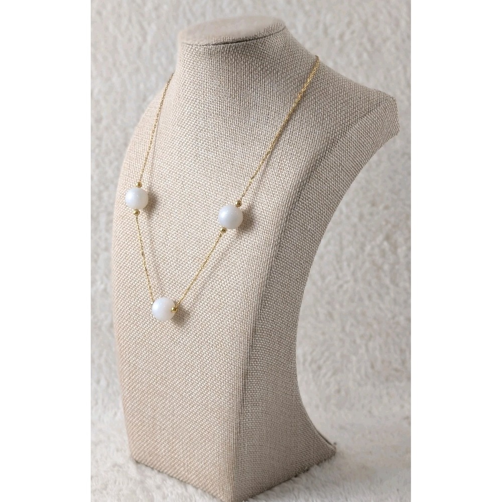Celebrity NY Gold Tone Station Necklace White Glass Beads Vintage Minimalist‎